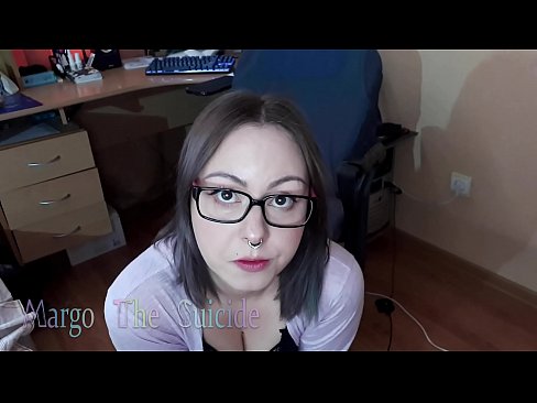 ❤️ Seksuali mergina su akiniais giliai čiulpia dildo į kamerą ☑ Dulkinimasis prie mūsų ❌️