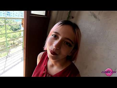 ❤️ Studentė jausmingai čiulpia nepažįstamąjį užmiestyje - sperma ant jo veido ☑ Dulkinimasis prie mūsų ❌️